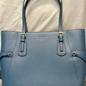 Michael Kors Chambray Blue leather Voyager LIKE NEW